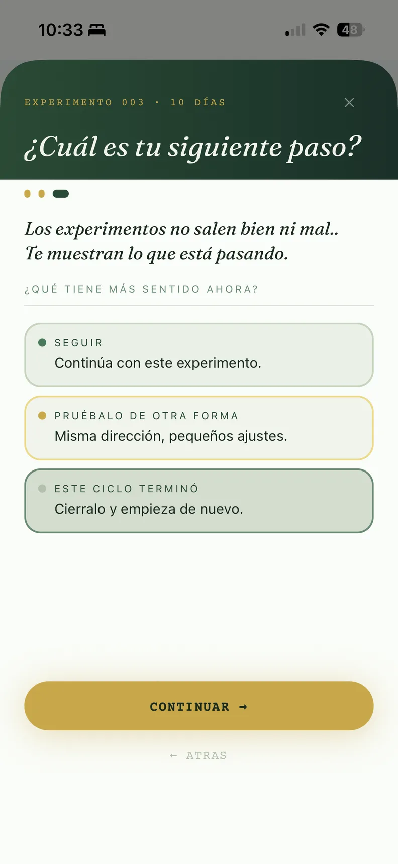 Captura de pantalla de la pantalla de siguiente paso de la app Muverna para un experimento completado de 10 días, mostrando tres opciones — seguir, probarlo de otra forma o cerrar este ciclo y empezar de nuevo