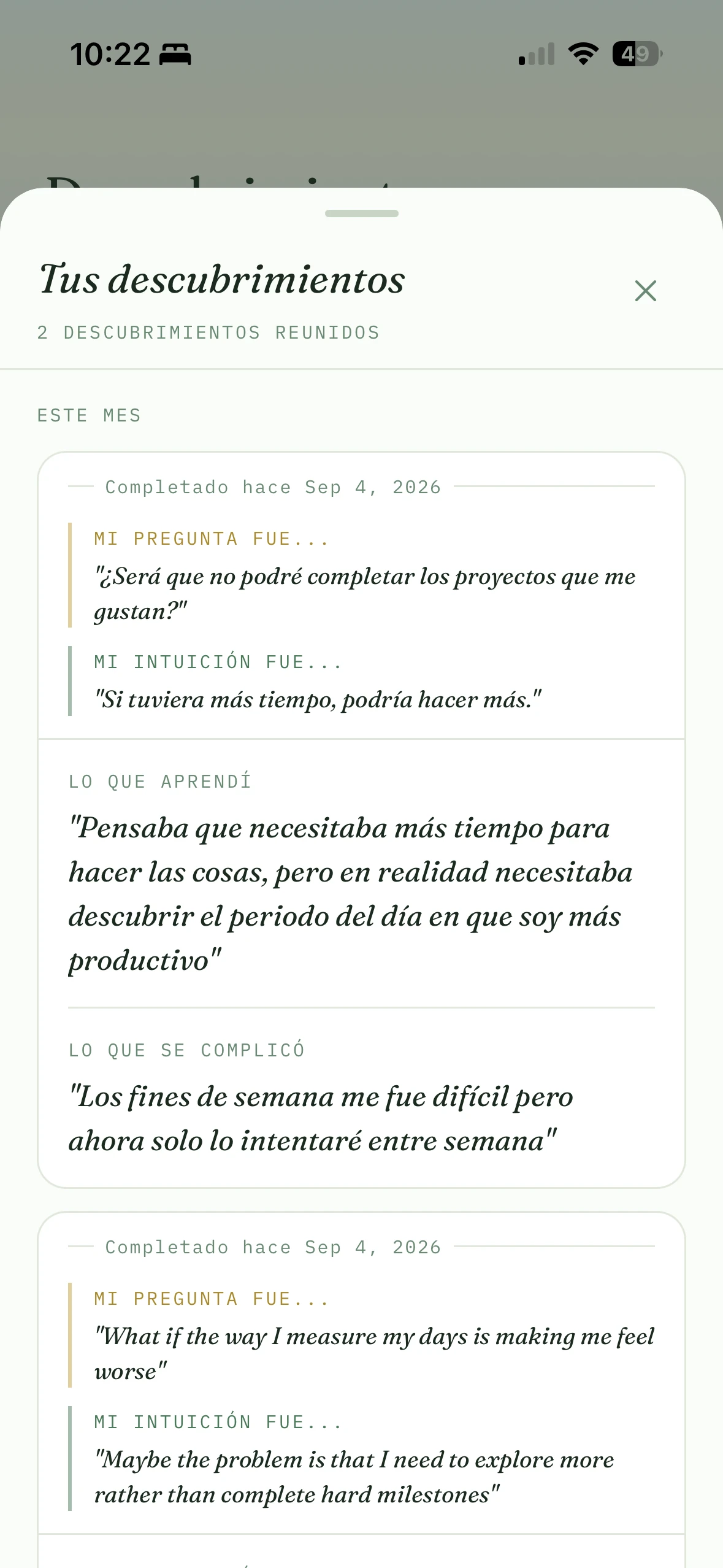 Captura de pantalla de la pantalla Tus Descubrimientos de la app Muverna, mostrando 2 descubrimientos reunidos, incluyendo el aprendizaje de que el verdadero reto no era el tiempo sino descubrir el momento del día en que se es más productivo