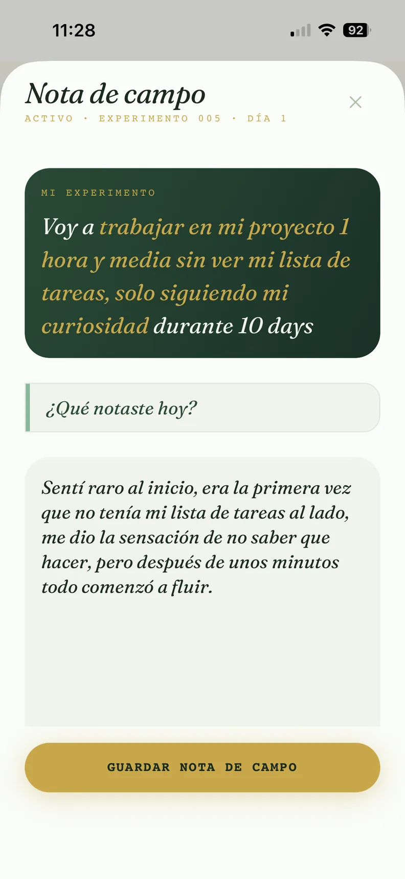 Captura de pantalla de la pantalla Nota de Campo de la app Muverna en el Día 1 de un experimento activo, con una observación escrita sobre sentirse perdido sin la lista de tareas hasta que todo empezó a fluir